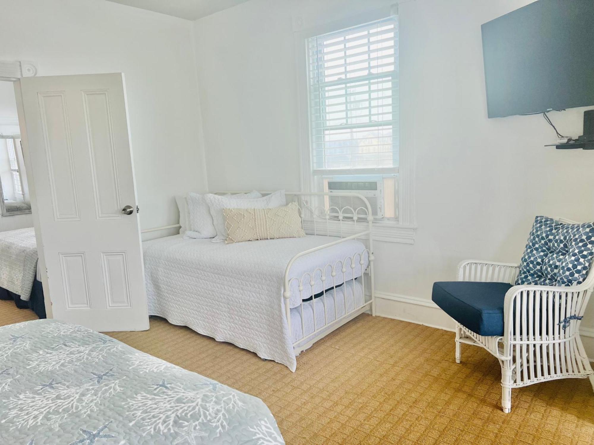 Windward At The Beach Beach Haven Exterior photo